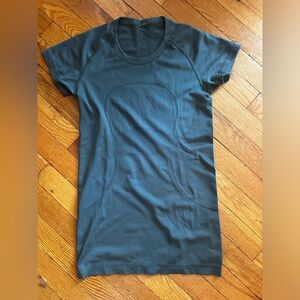 Lululemon Swiftly Tech T-Shirt Olive Green Size 4 Perfect Condition